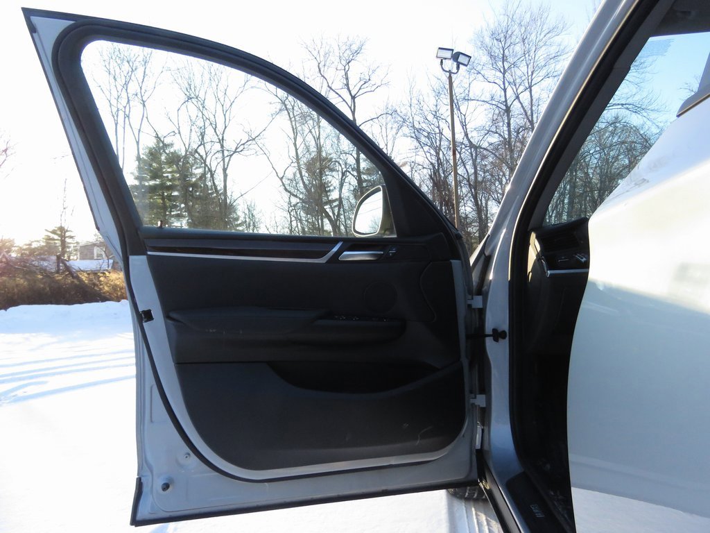 Used 2017 BMW X3 xDrive28i image 9