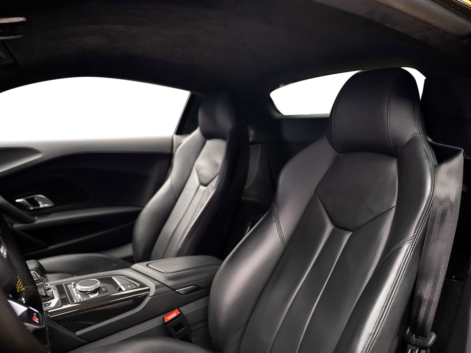 Used 2021 Audi R8 V10 w/ Premium Package image 32