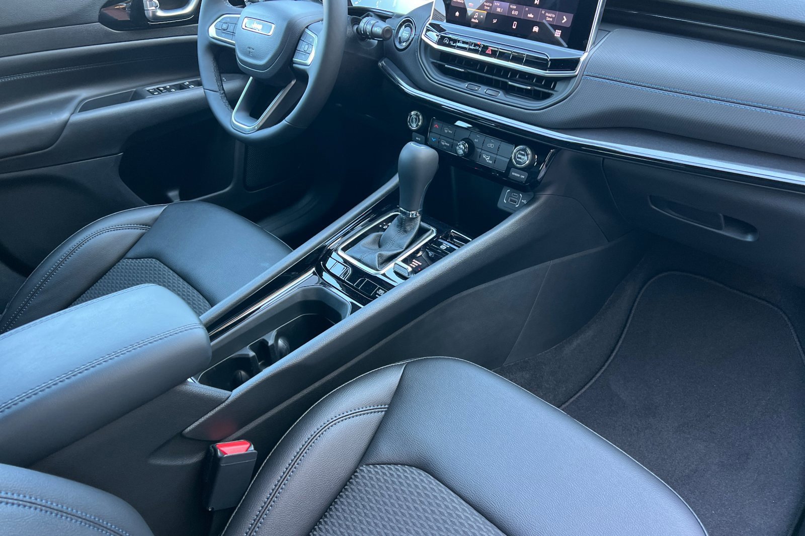 New 2026 Jeep Compass Latitude image 16