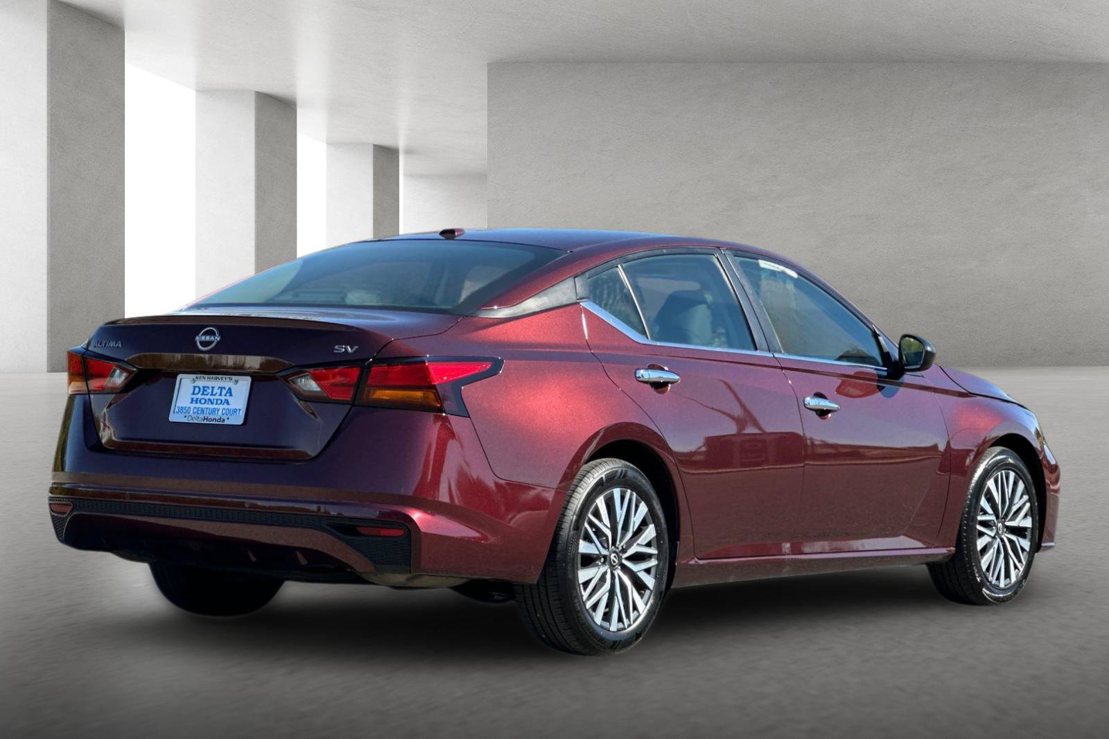 Used 2024 Nissan Altima 2.5 SV FWD image 4