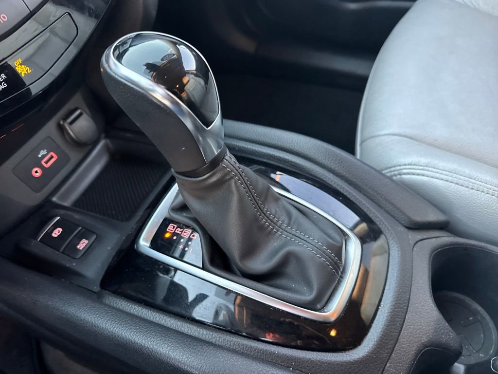 Used 2020 Nissan Rogue SV w/ Premium Package image 22