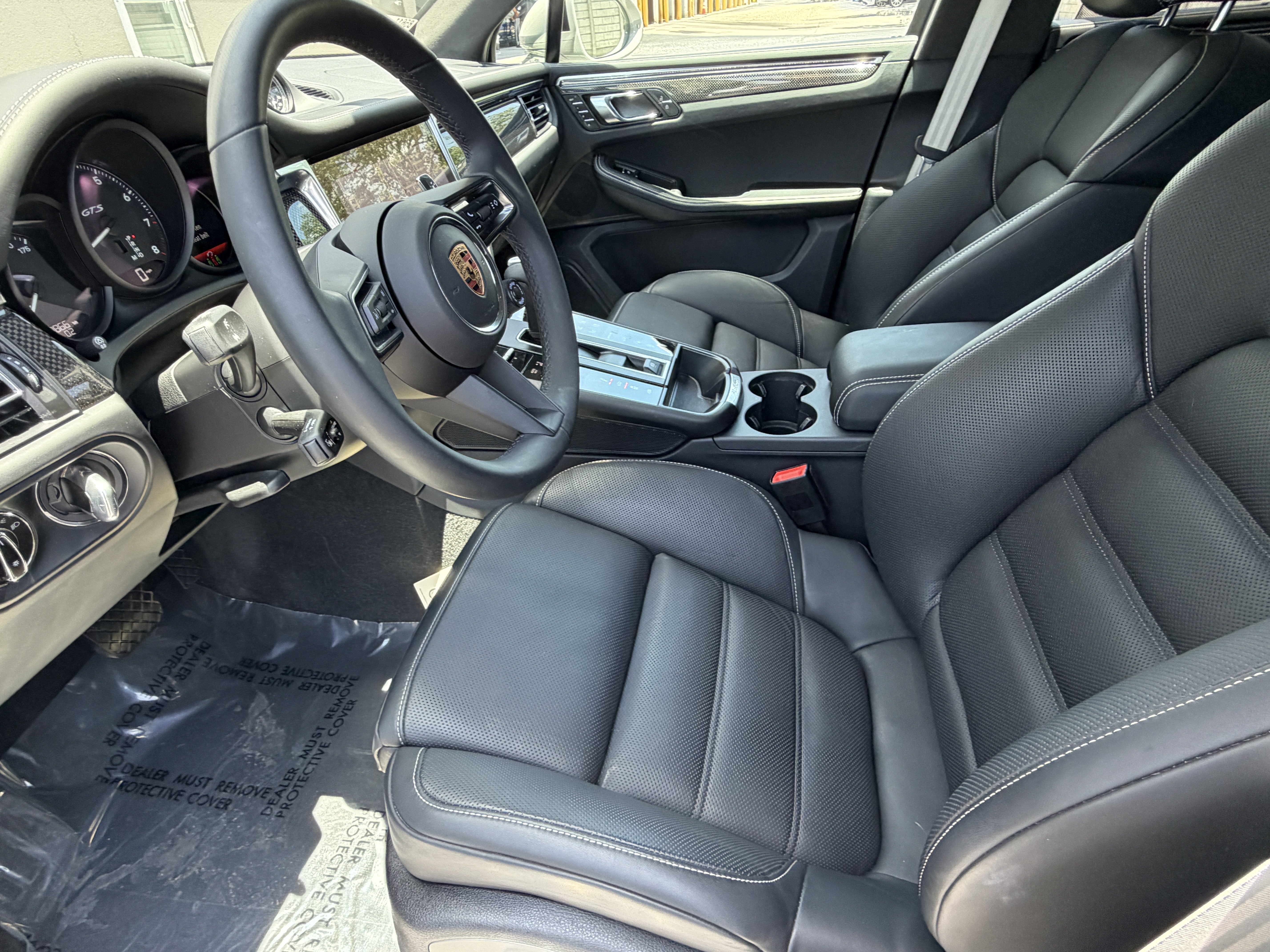 Certified 2025 Porsche Macan GTS AWD/4WD image 3