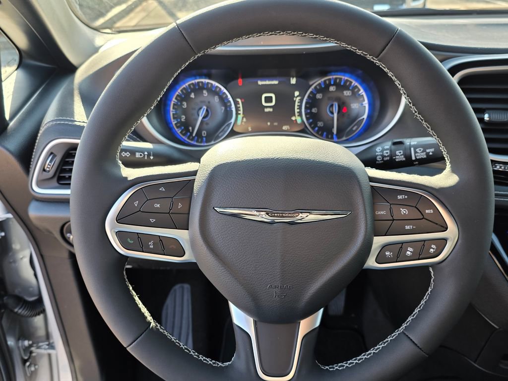 New 2026 Chrysler Pacifica Select image 15