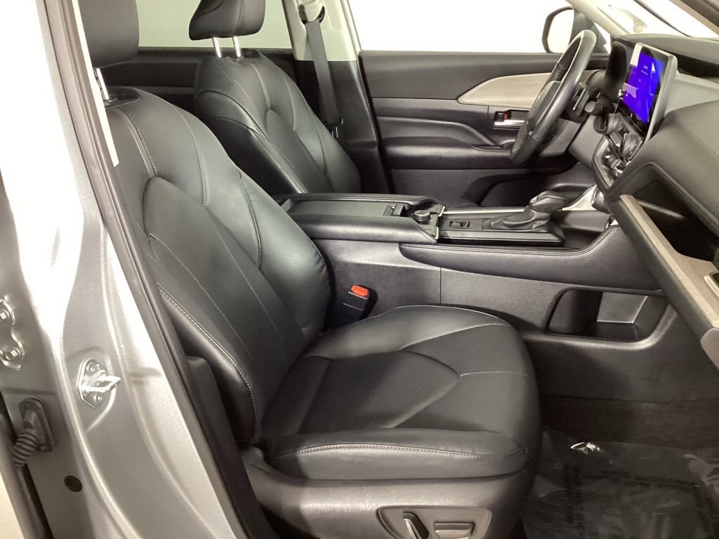 Used 2024 Toyota Grand Highlander AWD image 19