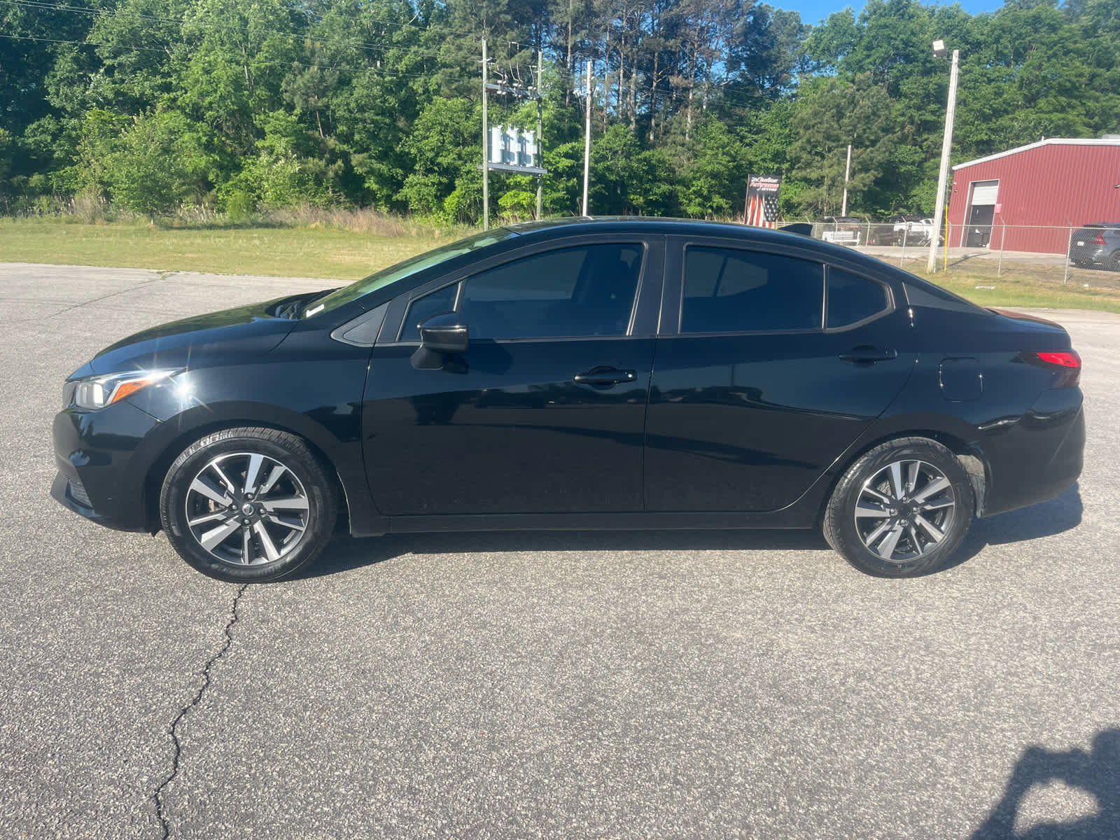 Used 2020 Nissan Versa SV image 3