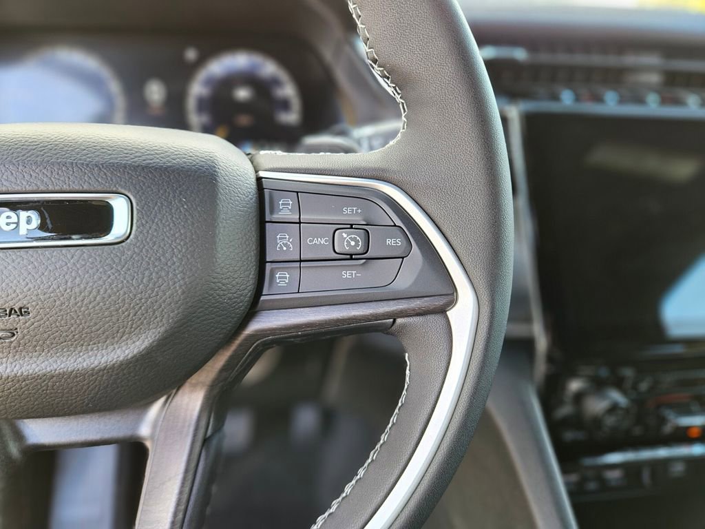 New 2025 Jeep Grand Cherokee Limited w/ Black Appearance Package image 27