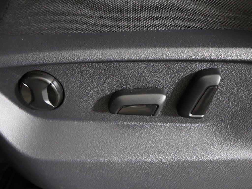 Used 2020 Volkswagen Tiguan SE image 31