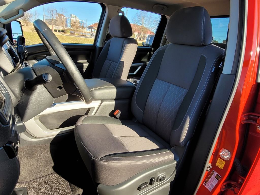Used 2024 Nissan Titan SV w/ SV Convenience Package image 8