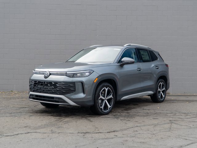 New 2025 Volkswagen Tiguan SE image 1