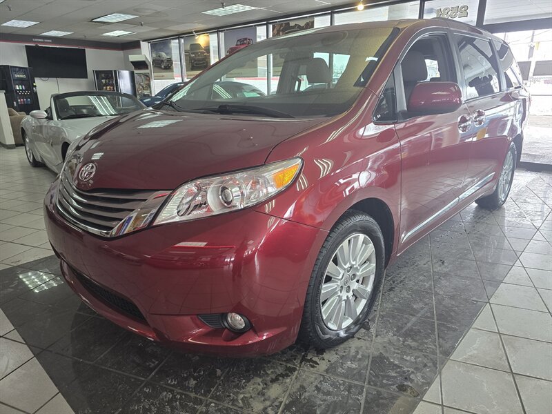 Used 2017 Toyota Sienna XLE w/ XLE Navigation Package image 1