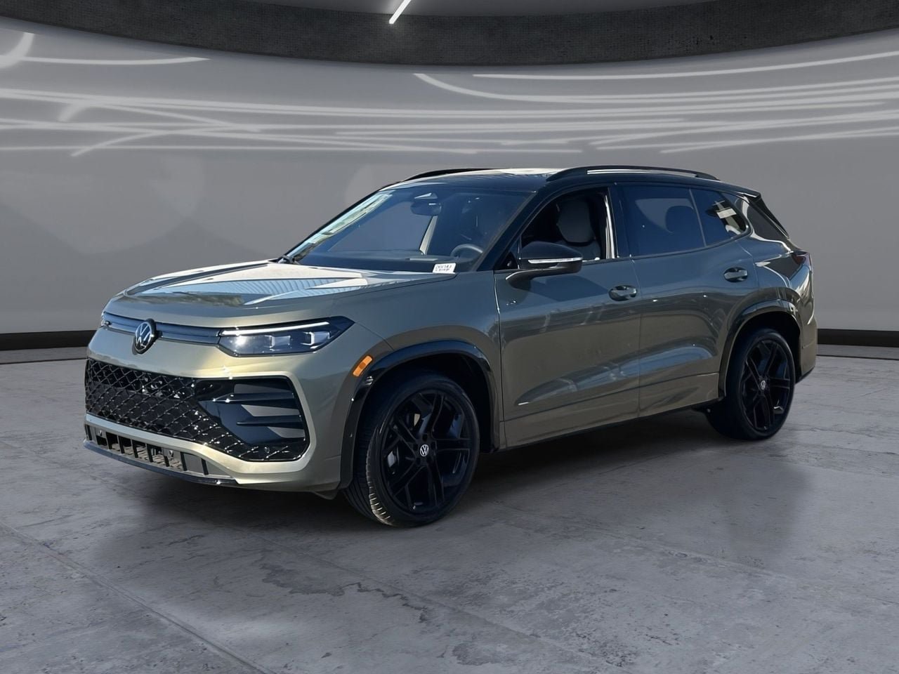 New 2026 Volkswagen Tiguan SE R-Line FWD image 1