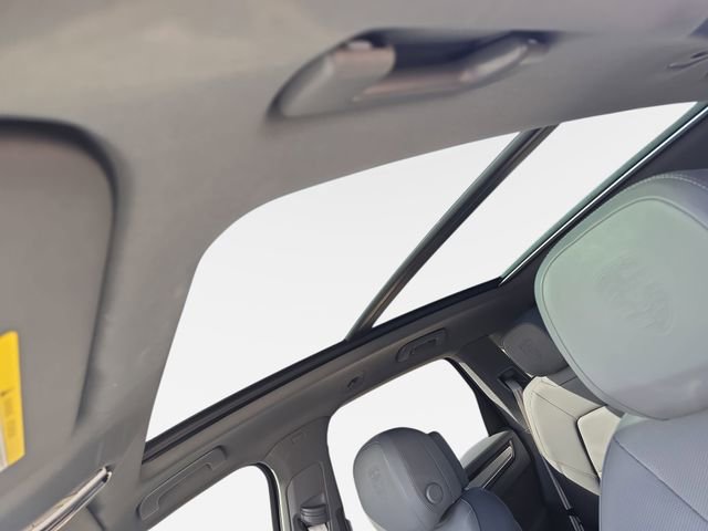 Used 2023 Porsche Cayenne Platinum Edition image 33