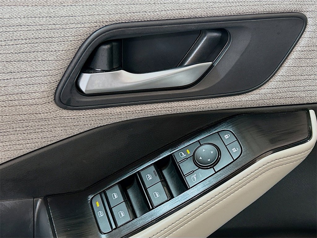 Used 2023 Nissan Rogue SV image 15