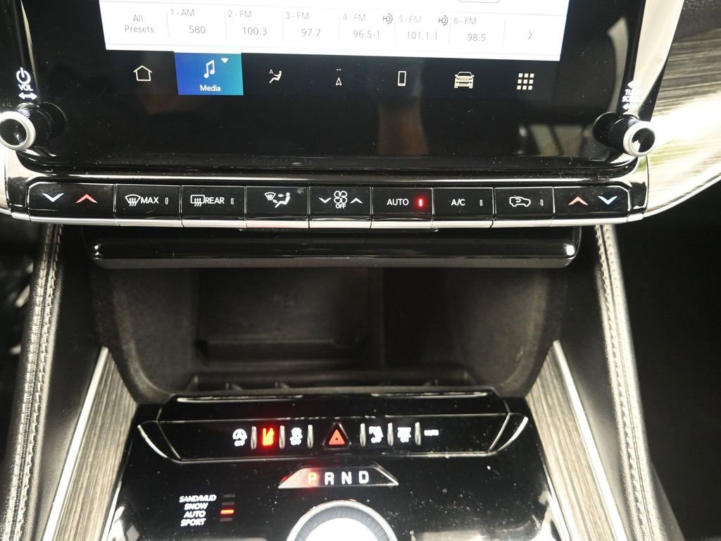 Used 2024 Jeep Wagoneer L Series II w/ Flexible Seating Group image 21