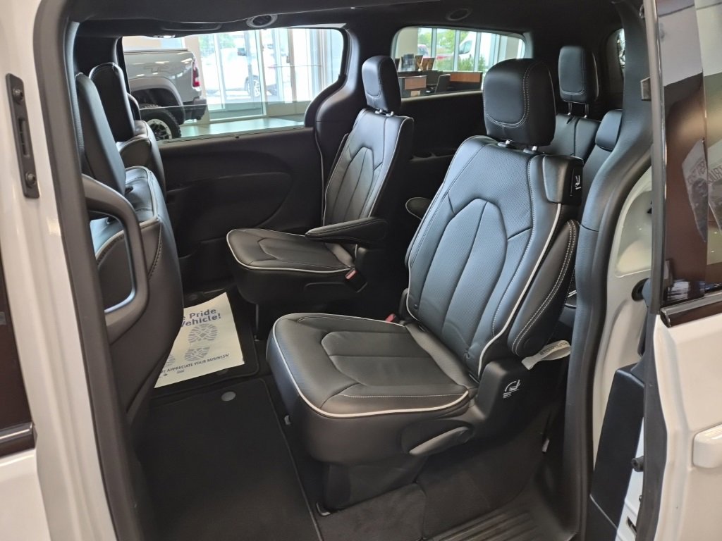 New 2026 Chrysler Pacifica Limited w/ S Appearance Package image 46