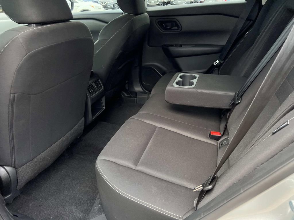 Used 2024 Nissan Rogue S image 10