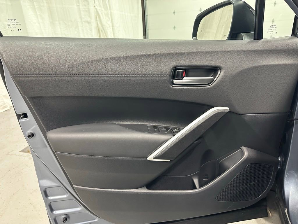 Used 2025 Toyota Corolla Cross XSE image 8