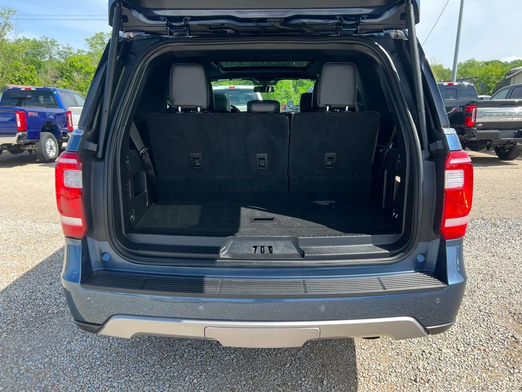 Used 2018 Ford Expedition XLT w/ Equipment Group 202A AWD/4WD image 17