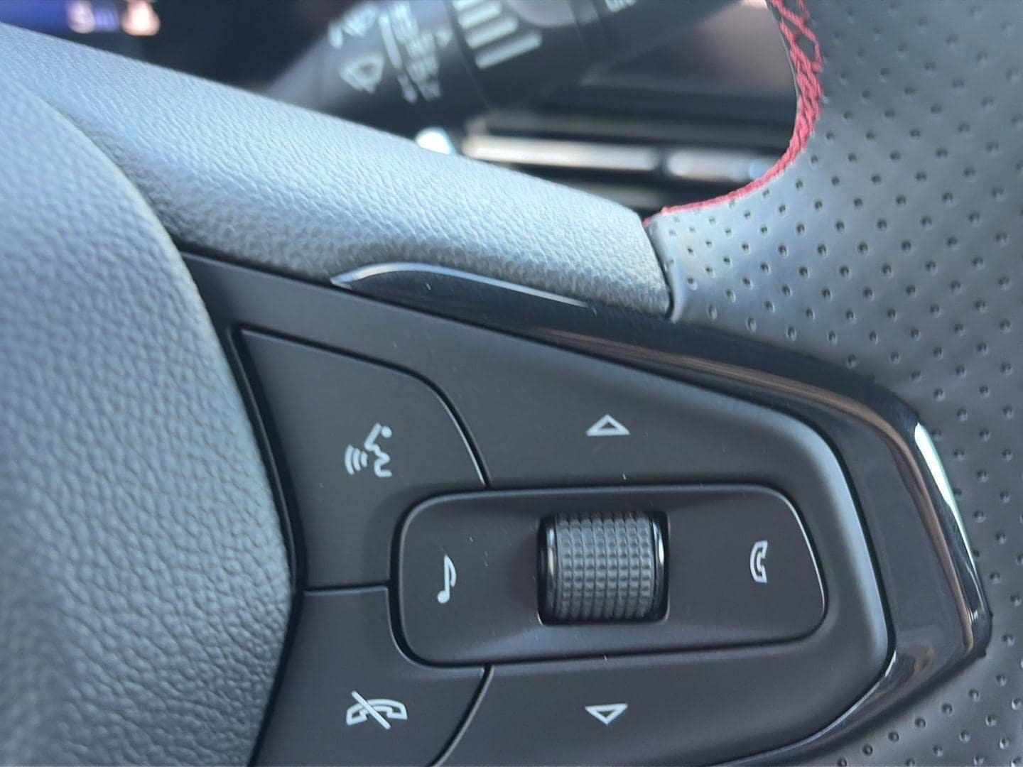 New 2026 Chevrolet Trax RS w/ Sunroof Package FWD image 12