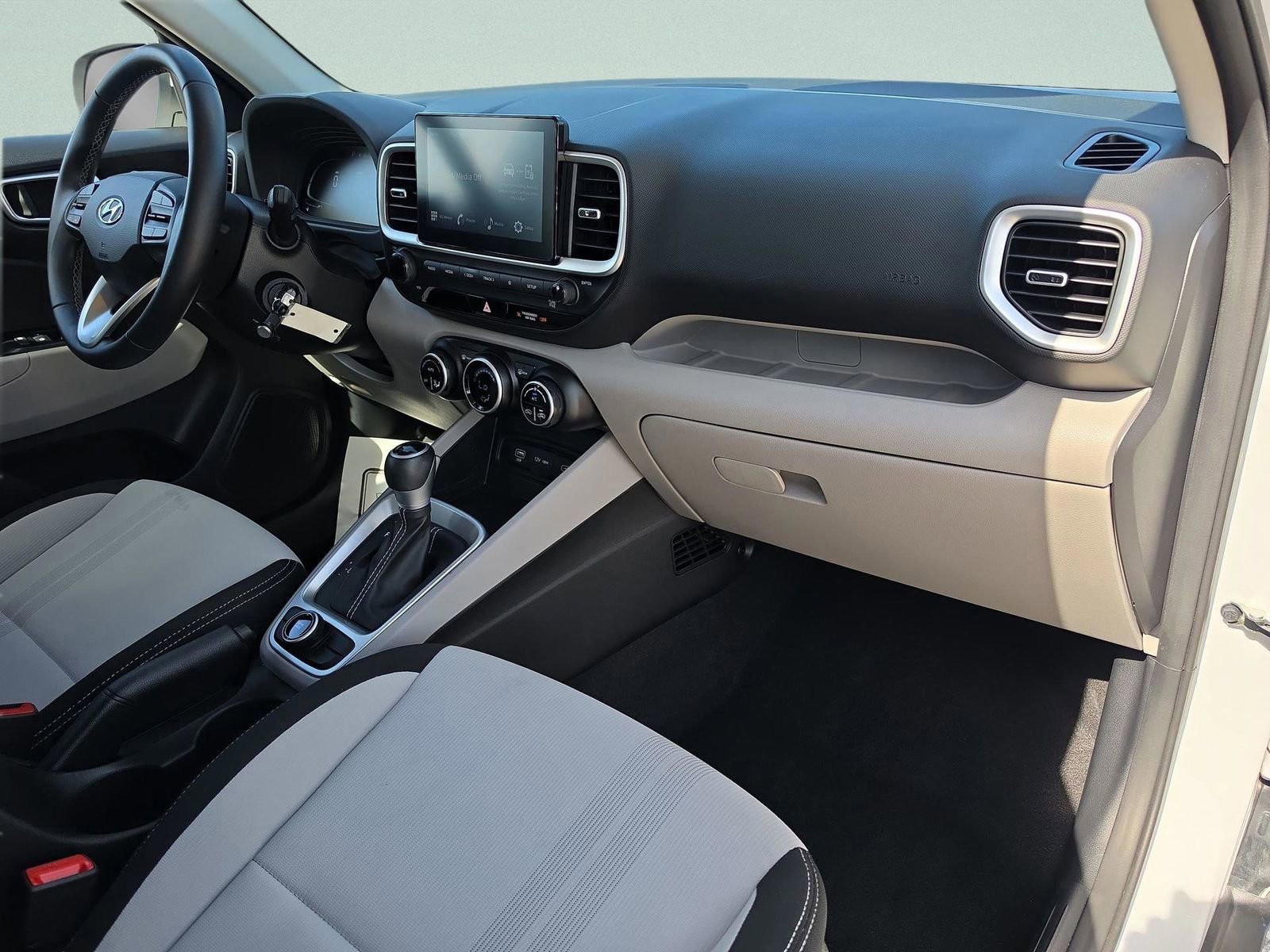 Used 2023 Hyundai Venue SEL image 14