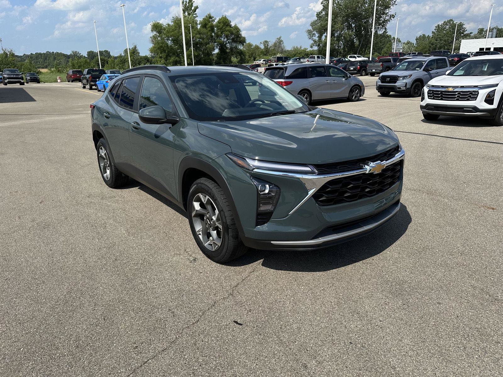 Used 2025 Chevrolet Trax LT FWD image 10