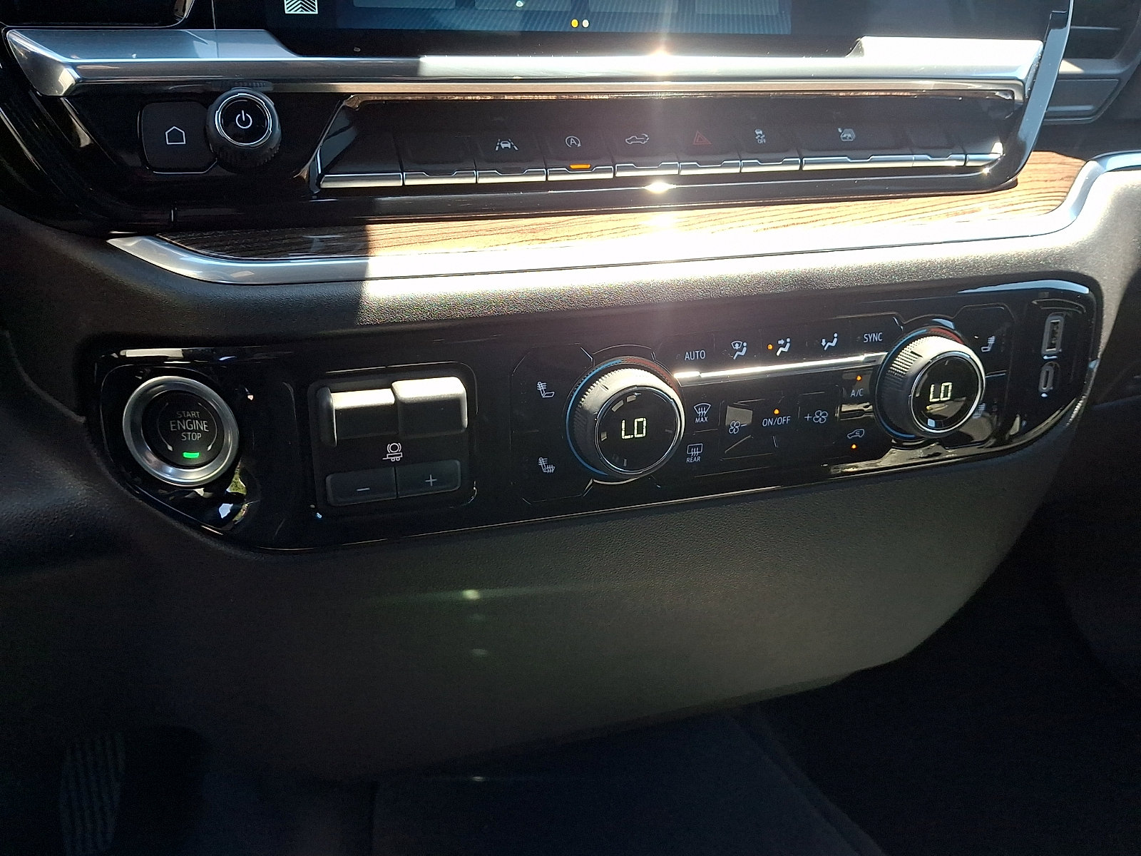 Used 2025 Chevrolet Silverado 1500 LT AWD/4WD image 16