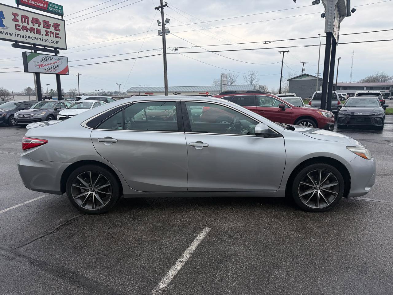 Used 2017 Toyota Camry XSE w/ Moonroof Package image 5