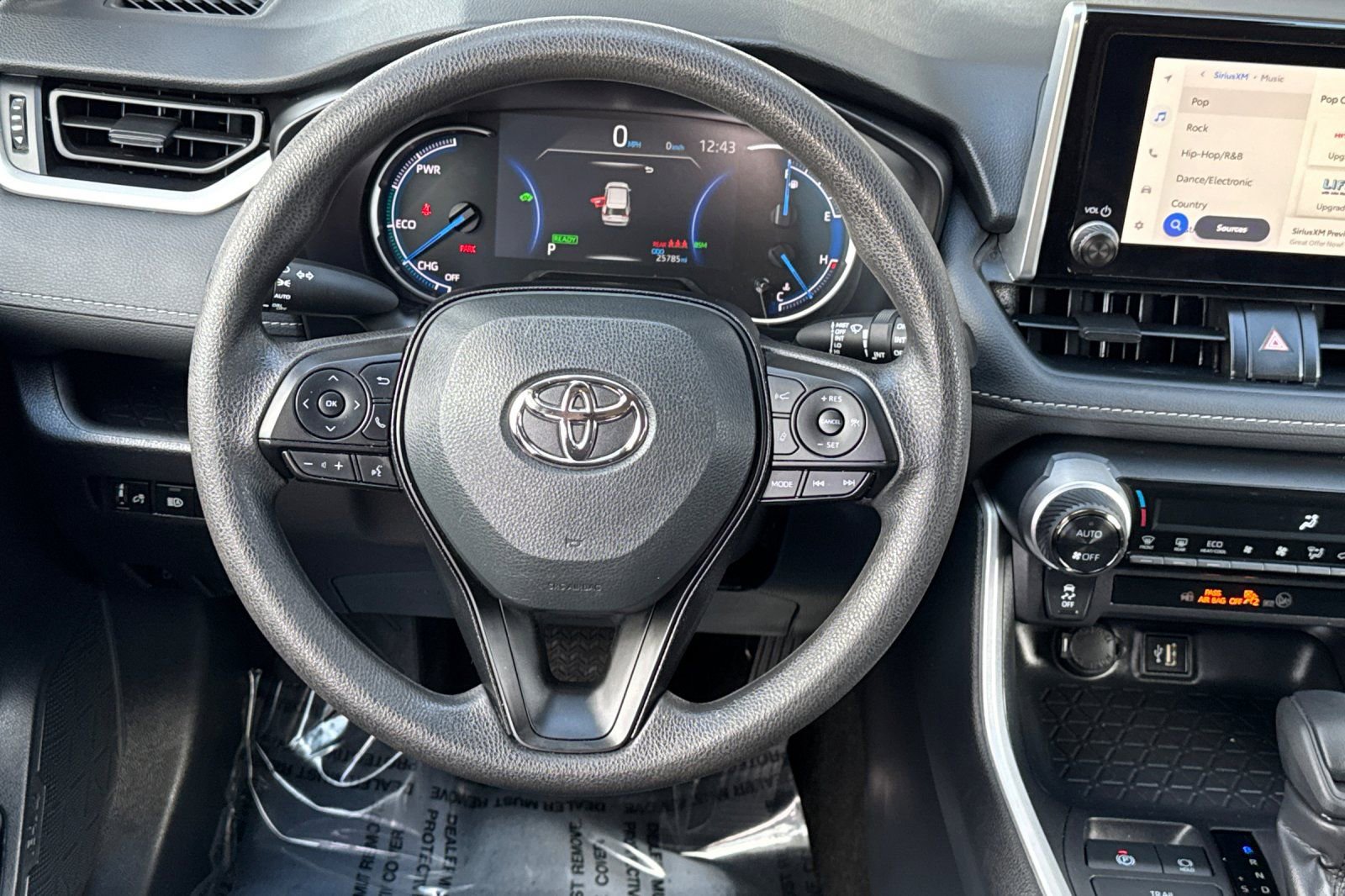Used 2025 Toyota RAV4 XLE image 16