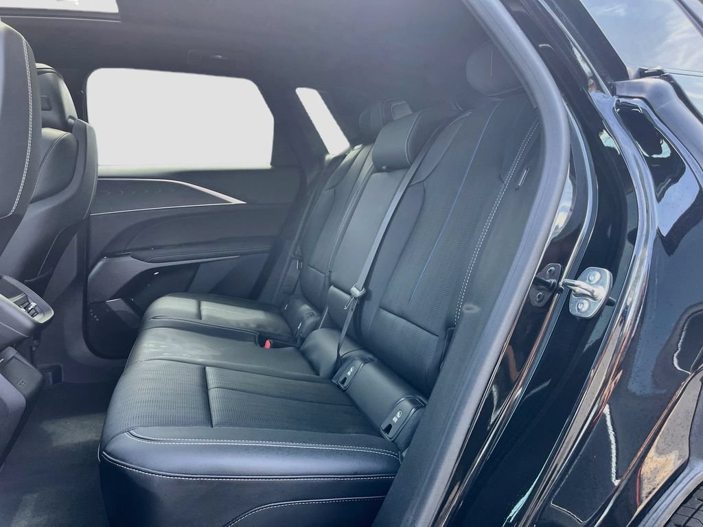 Used 2025 Cadillac Lyriq Luxury AWD/4WD image 26