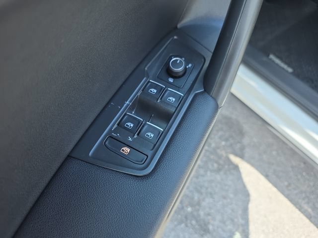 Used 2021 Volkswagen Tiguan SE AWD/4WD image 14