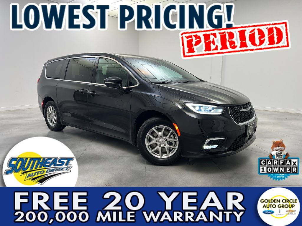 Used 2025 Chrysler Pacifica Select