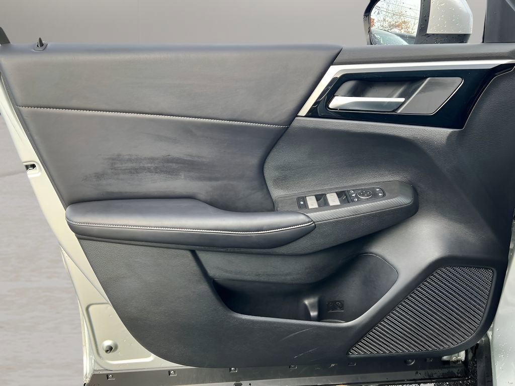 Used 2024 Mitsubishi Outlander SE image 13