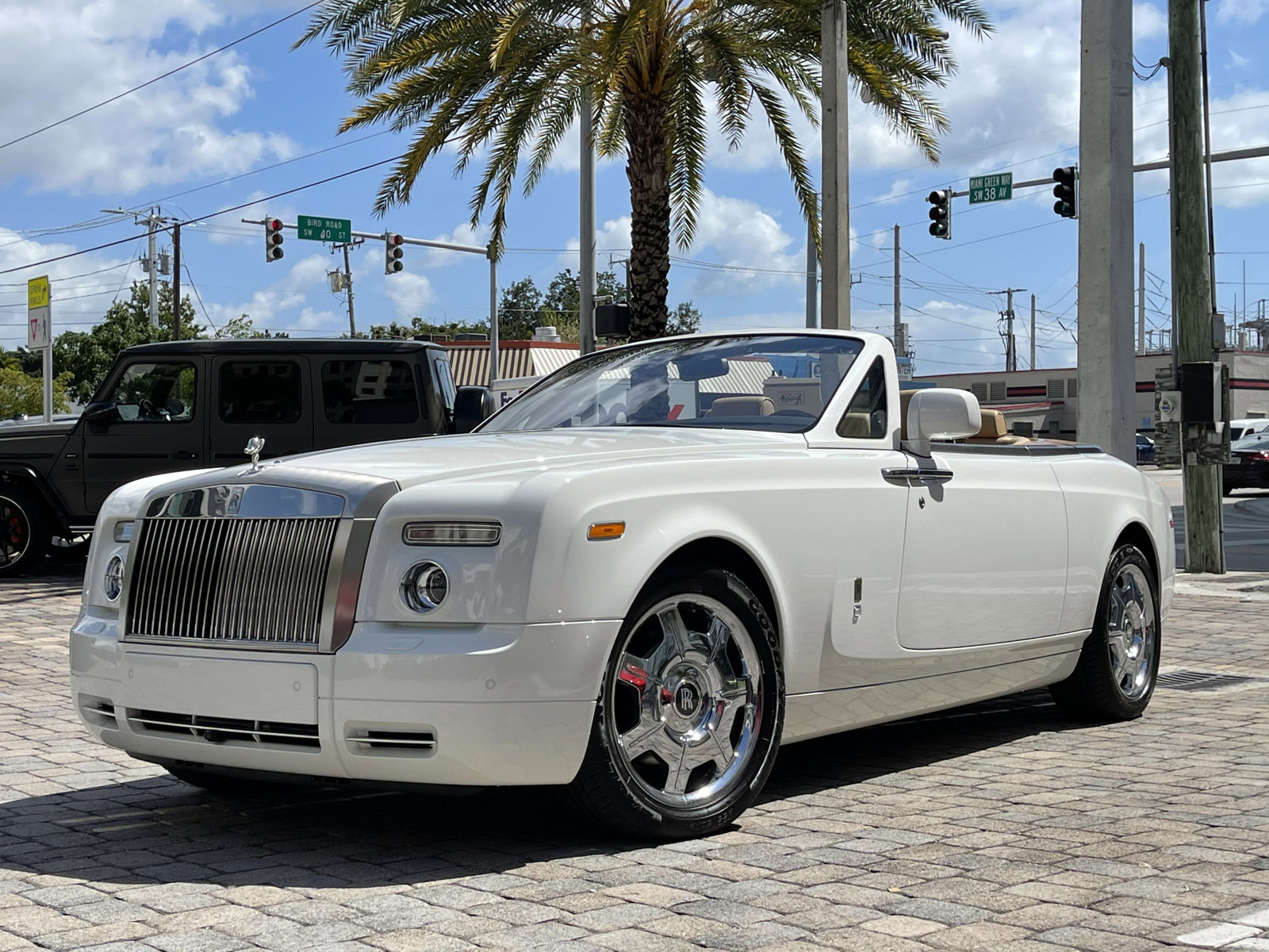 Used 2012 Rolls-Royce Phantom Drophead Coupe RWD image 12