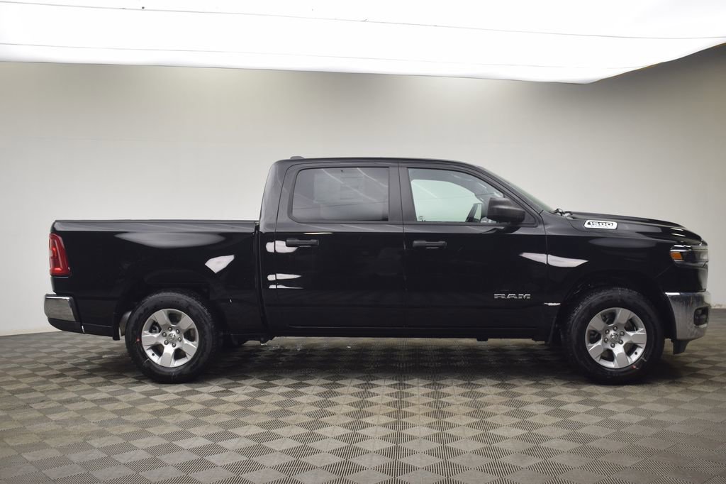 New 2026 RAM 1500 4x4 Crew Cab image 3