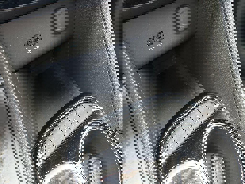 Used 2024 Buick Encore GX Avenir image 17