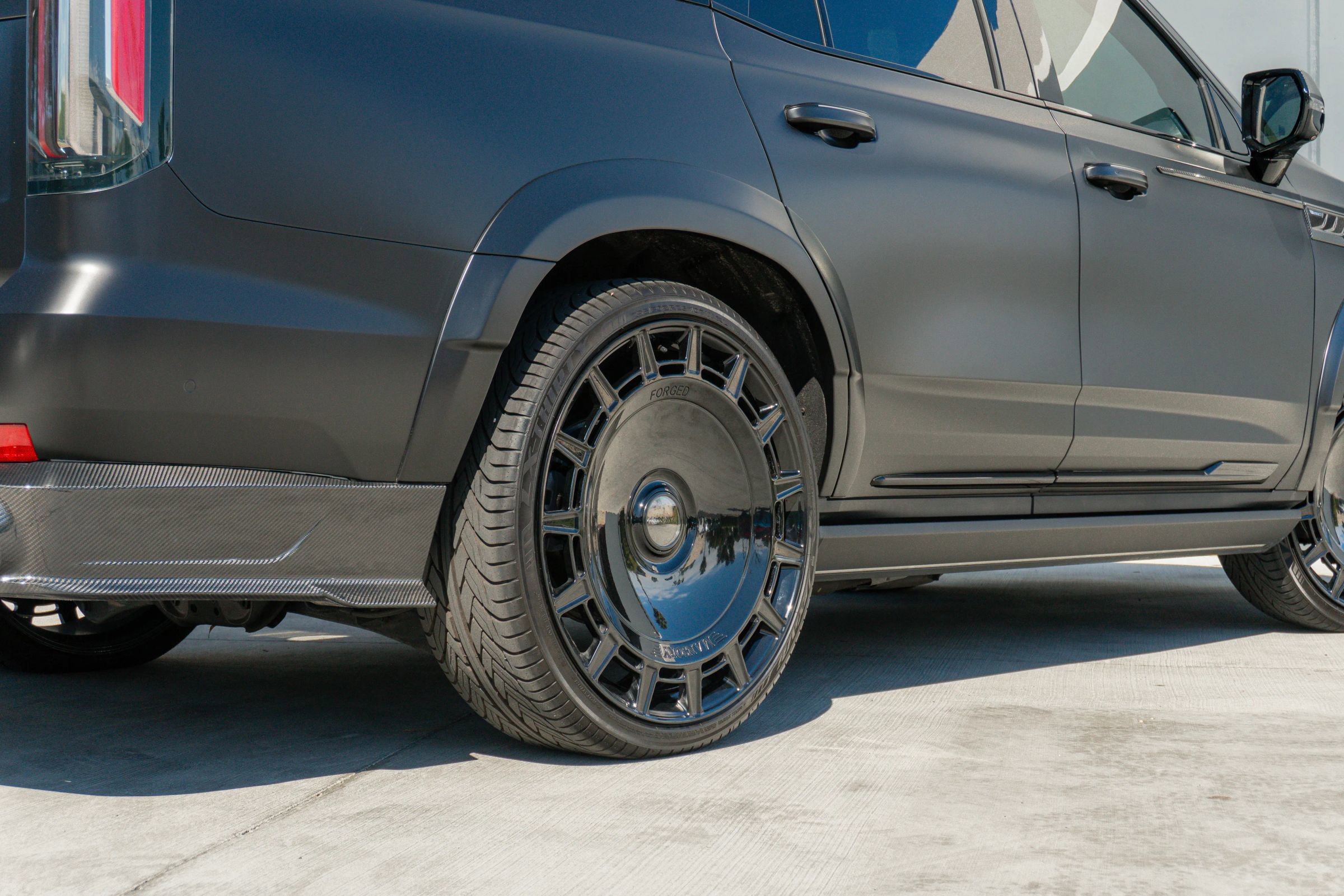 Used 2024 Cadillac Escalade Sport Platinum w/ LPO, ONYX Package image 43