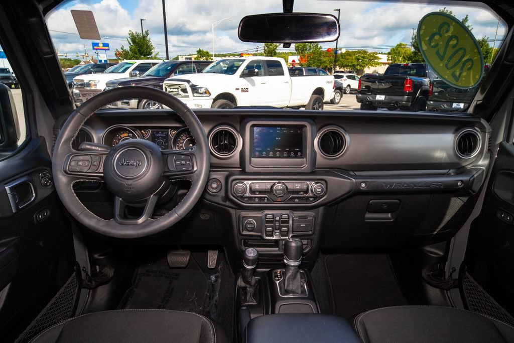 Used 2023 Jeep Wrangler Unlimited Sport AWD/4WD image 18