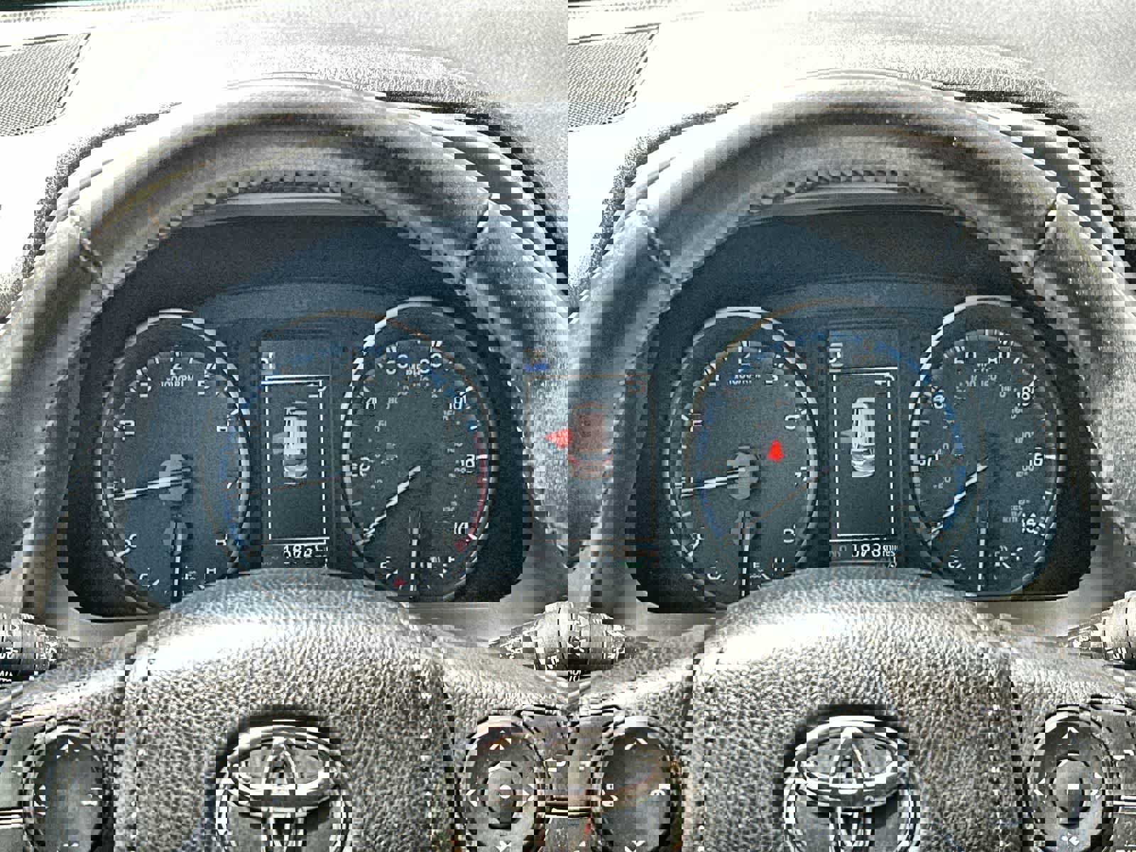 Used 2018 Toyota RAV4 XLE FWD image 24