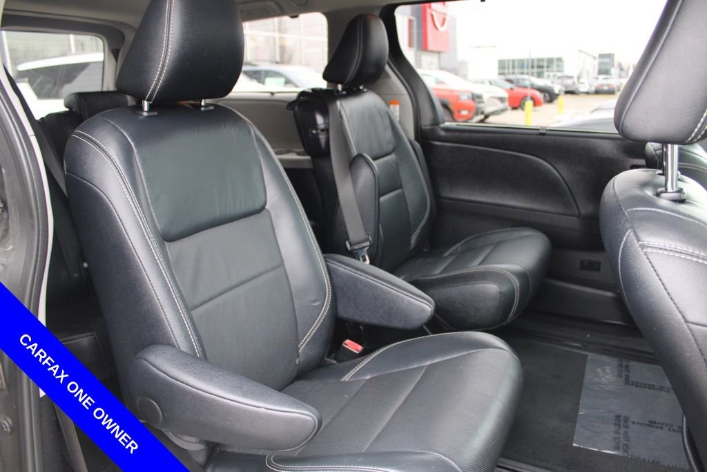 Used 2017 Toyota Sienna SE Premium image 22