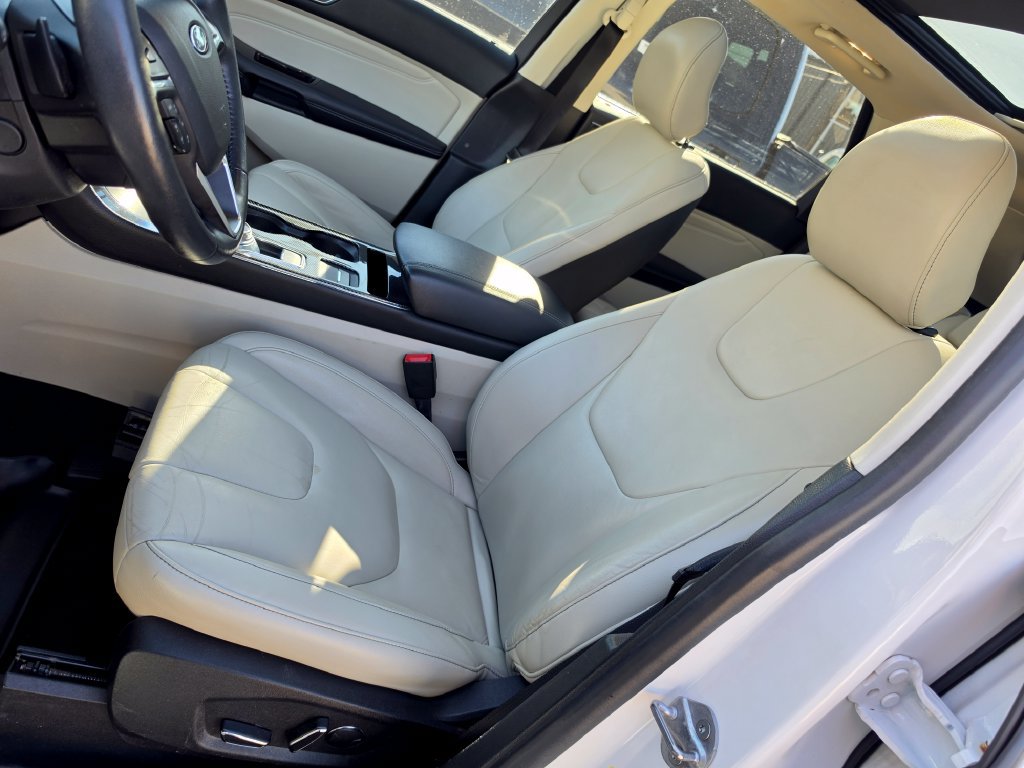 Used 2019 Ford Edge Titanium w/ Cold Weather Package AWD/4WD image 6