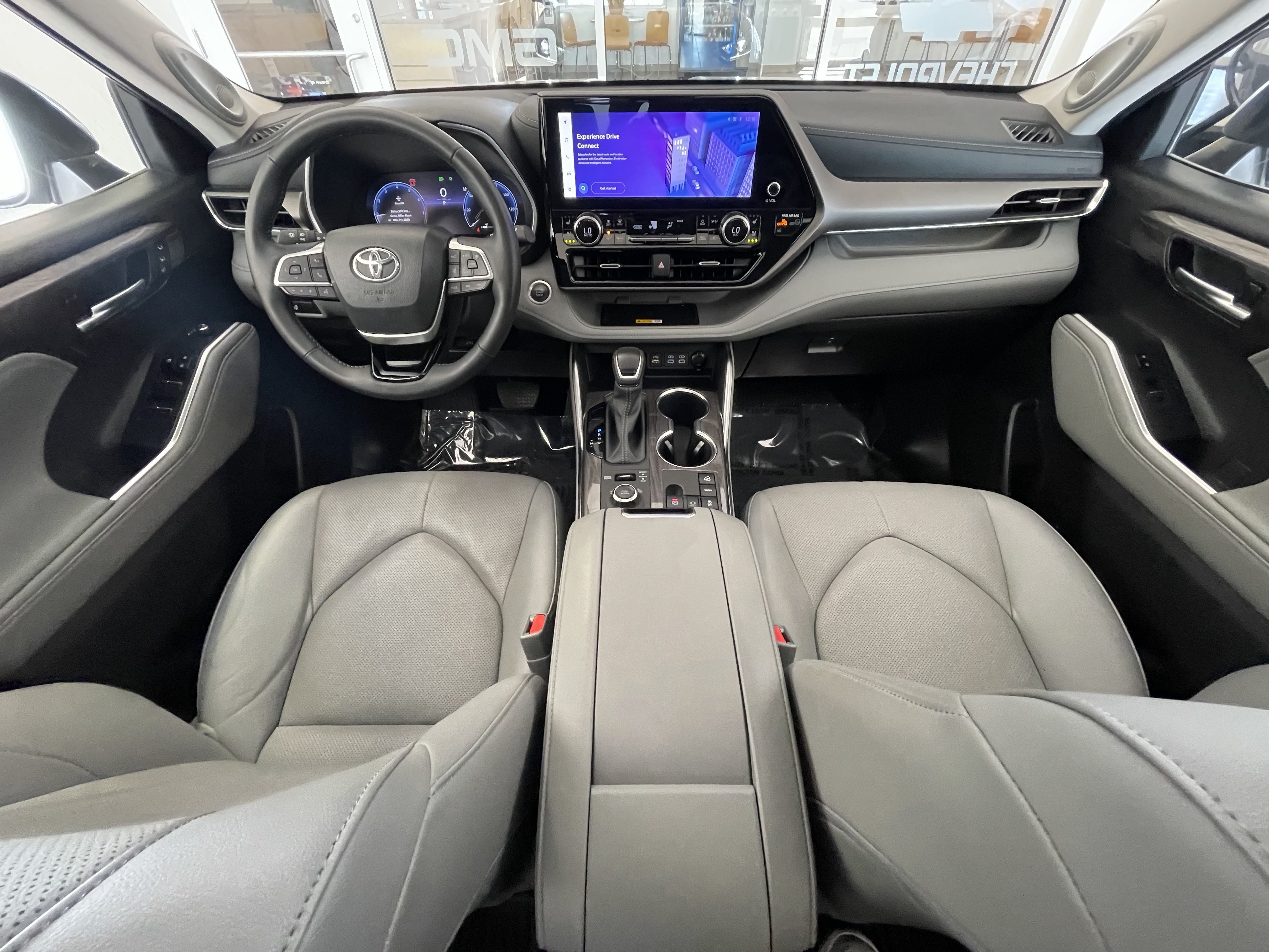 Used 2024 Toyota Highlander Limited AWD/4WD image 29