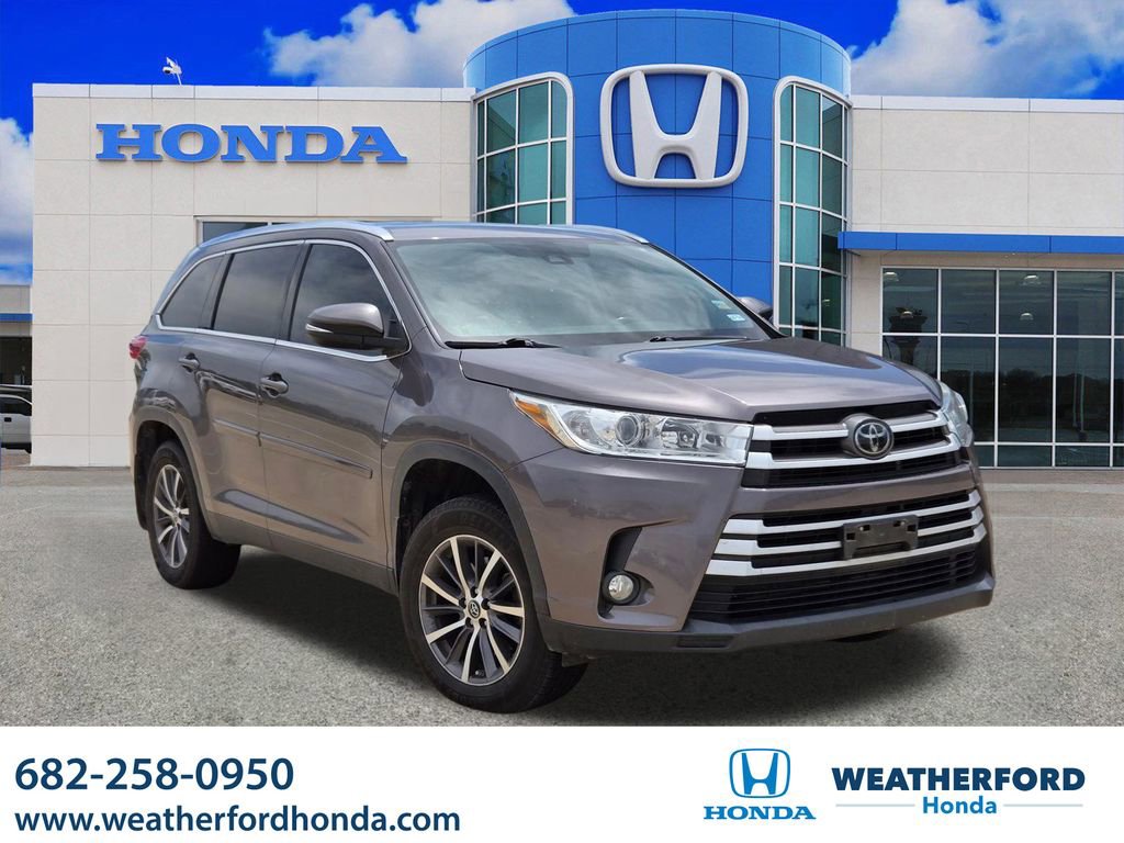 Used 2019 Toyota Highlander XLE AWD/4WD image 1