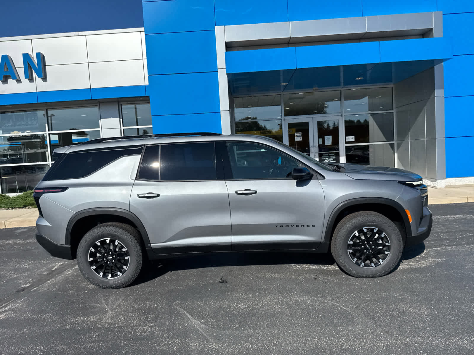 New 2026 Chevrolet Traverse Z71 w/ Driver Confidence Package image 3
