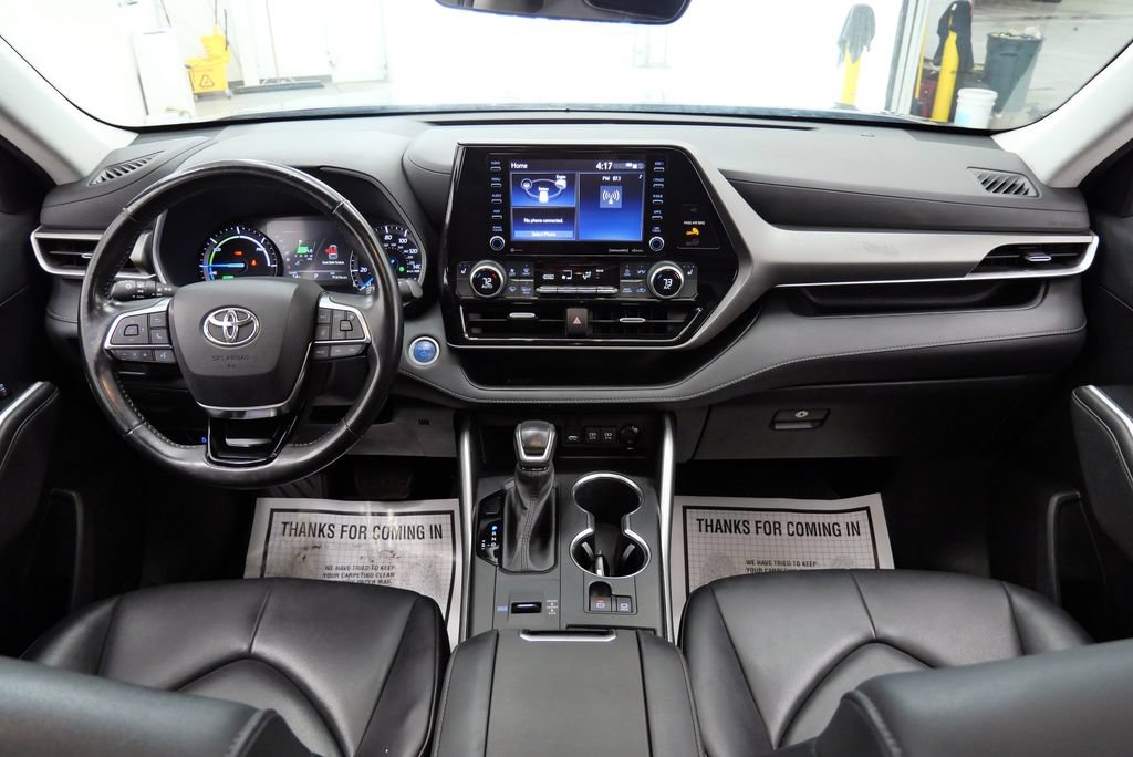 Used 2021 Toyota Highlander XLE AWD/4WD image 23