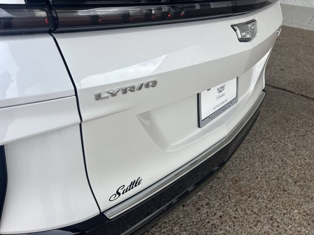 Certified 2025 Cadillac Lyriq Luxury AWD/4WD image 33