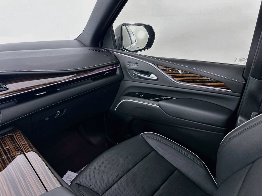 Certified 2024 Cadillac Escalade Premium Luxury w/ Performance Package AWD/4WD image 30