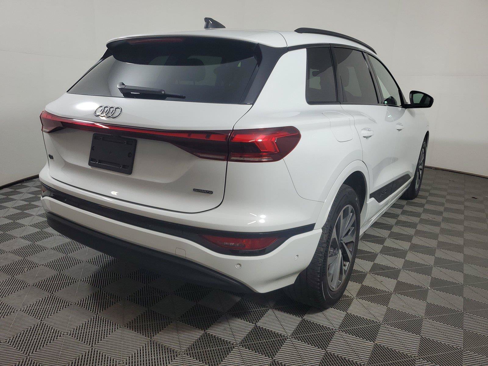 Used 2025 Audi Q6 e-tron Premium w/ Convenience Package AWD/4WD image 6