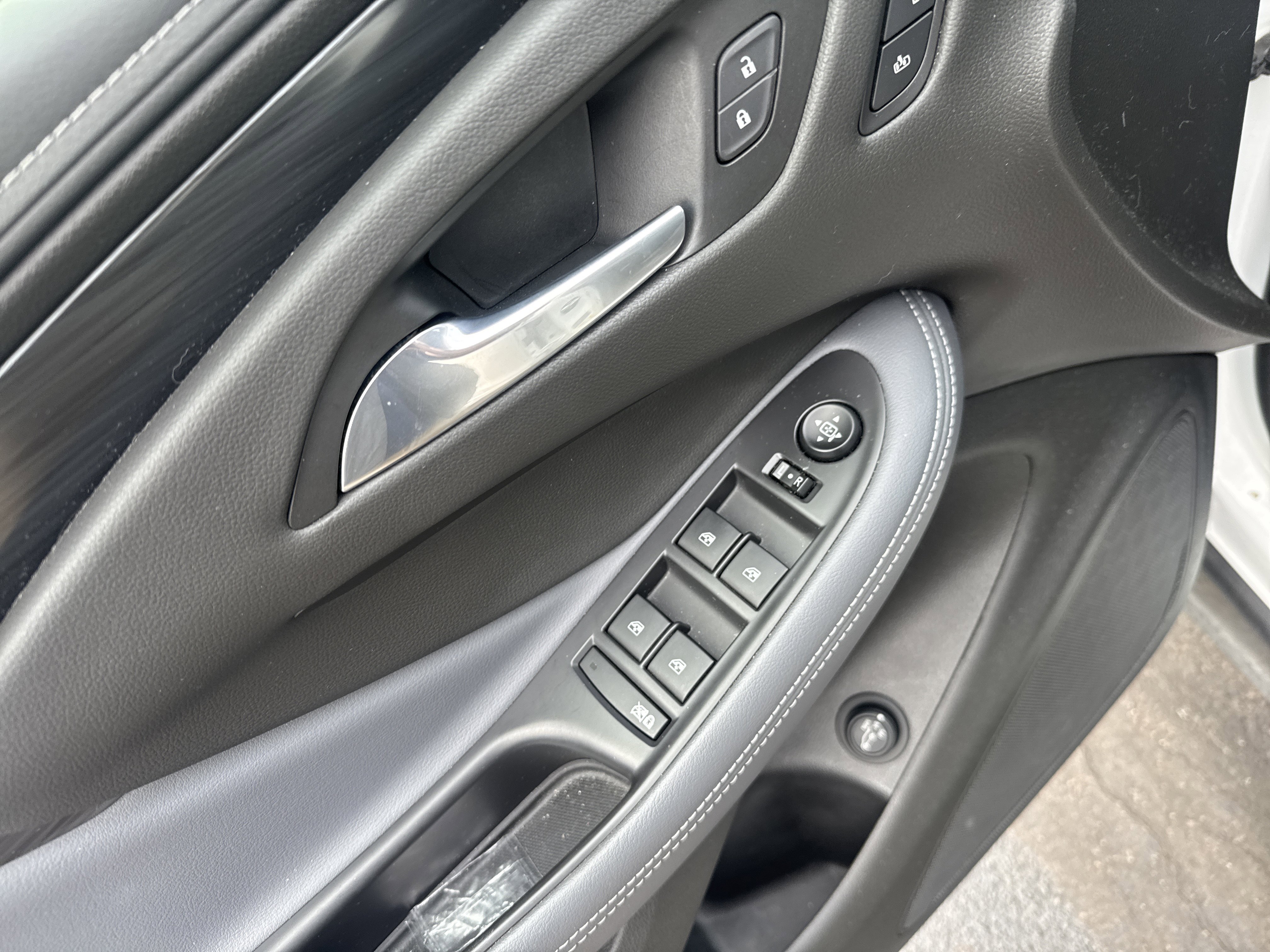 Used 2020 Buick Envision Essence image 16