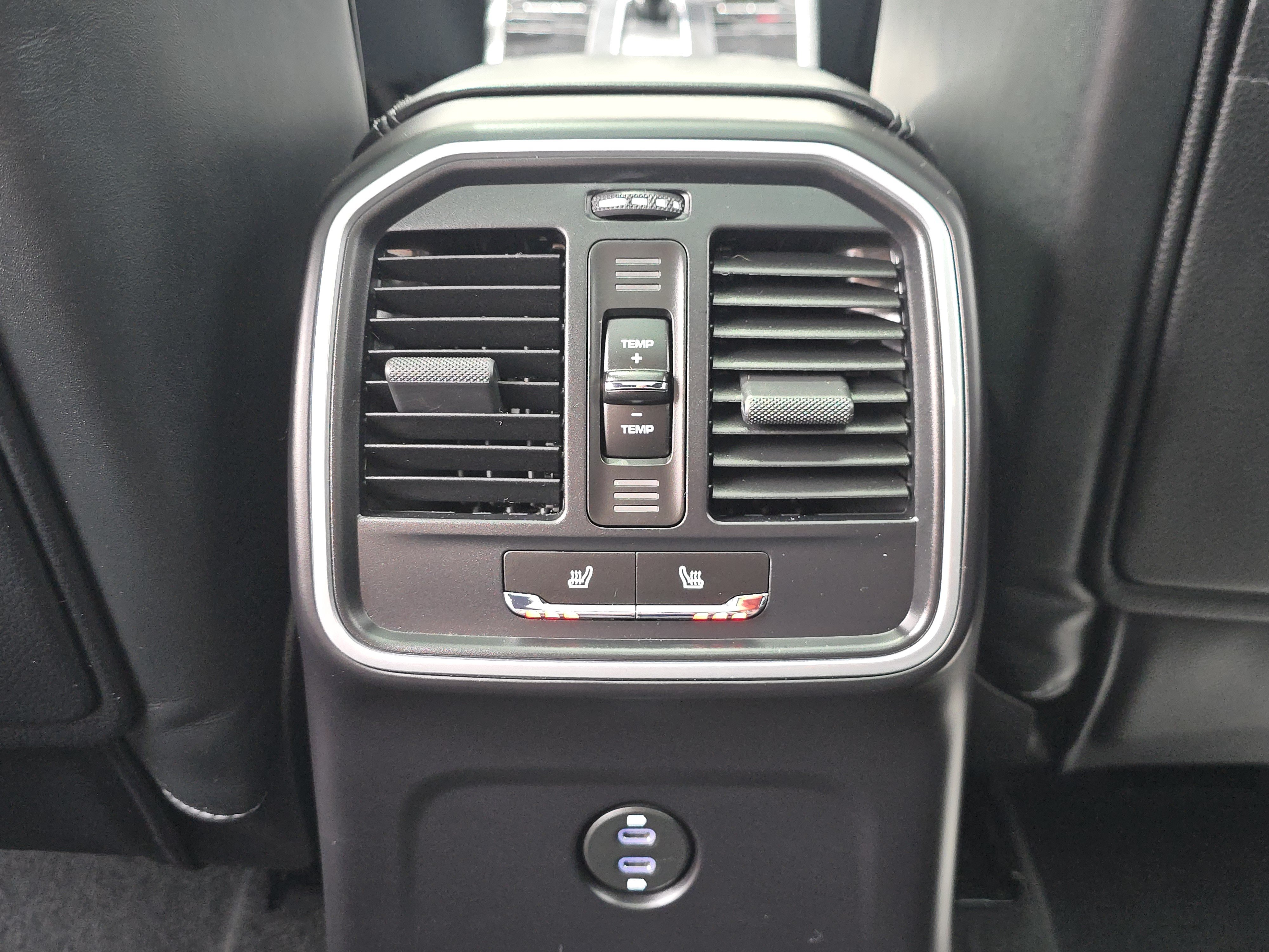 Certified 2023 Porsche Macan AWD/4WD image 20