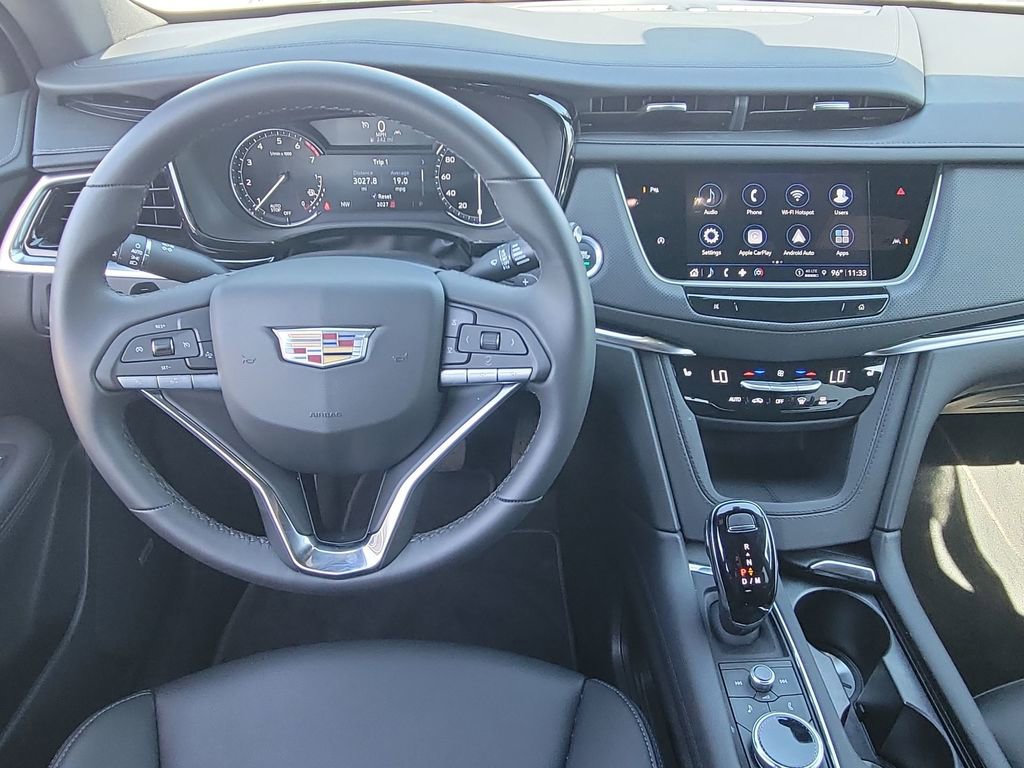 Used 2025 Cadillac XT6 Luxury image 11